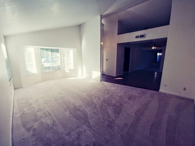 Building Photo - Spacious 3/2 in  Clovis