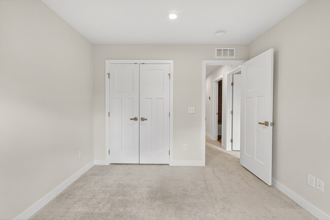 Building Photo - 1085 Duncan St