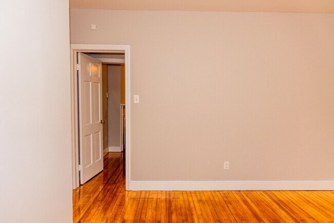 Building Photo - 1017 W Leigh St