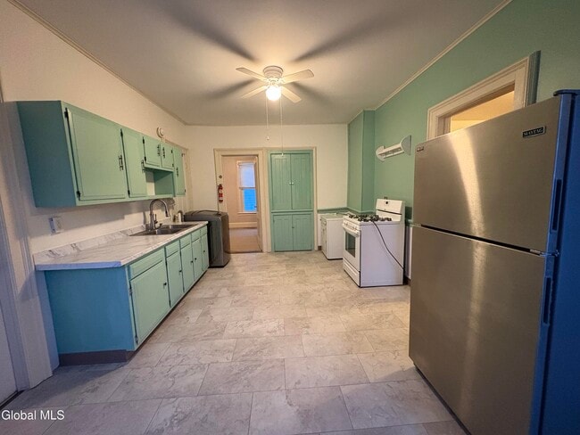 Building Photo - 24 George St