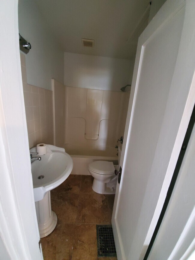 Building Photo - 4501 S 1st St