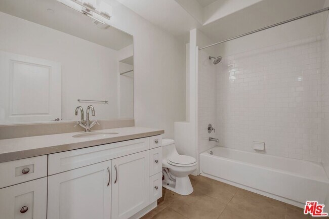 Building Photo - 7100 Playa Vista Dr