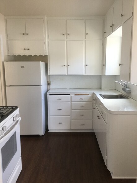 Original cabinets, new gas stove and new refrigerator - 1008 E 2nd St