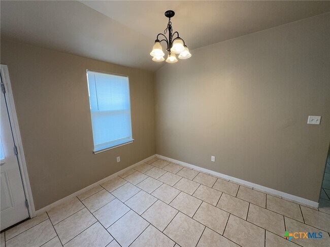 Building Photo - 1300 Vanguard Ln