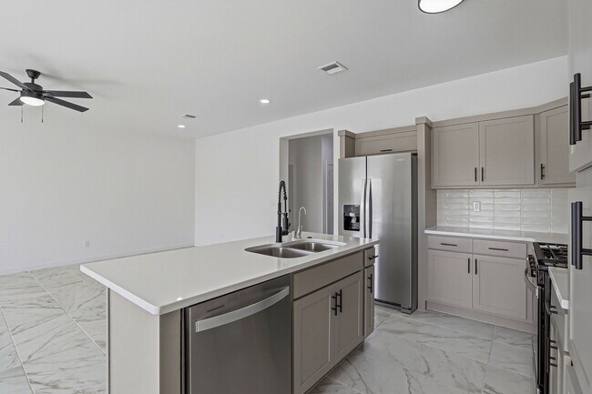 Building Photo - 15052 Destination Ave