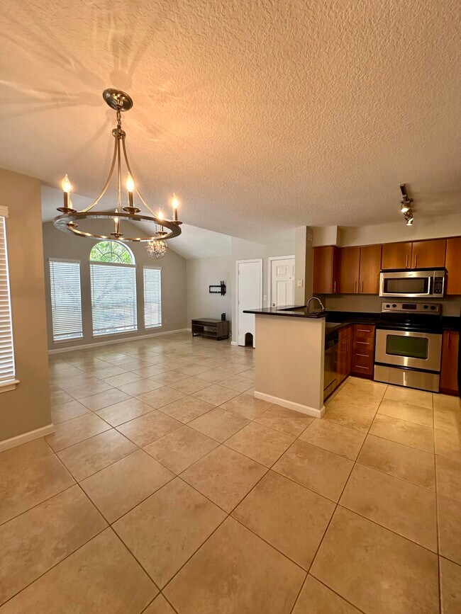 Building Photo - 1050 Crystal Way