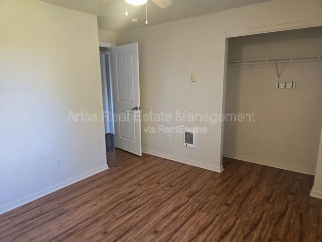 Building Photo - 803 Scenic Loop