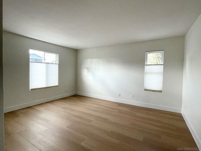Building Photo - 1093 N Vulcan Ave