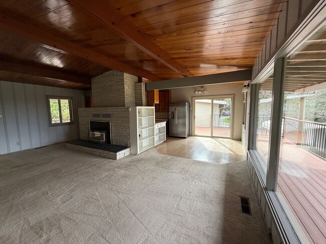 Building Photo - 174 Sunset Ln