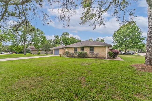 Building Photo - 10414 Woodwind Dr