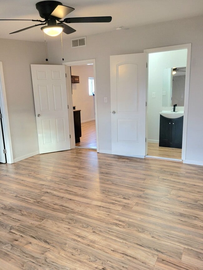 Building Photo - 321 Monroe St