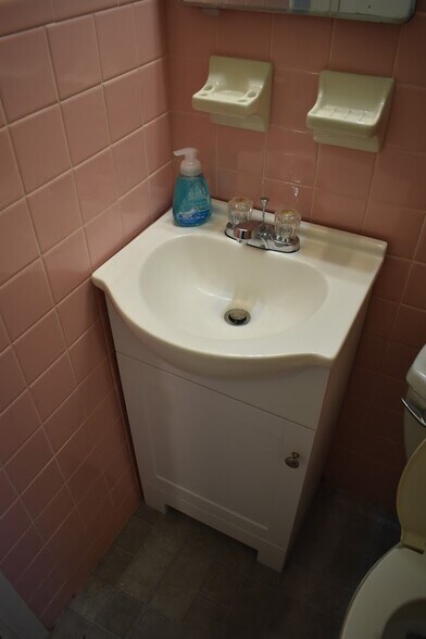 Building Photo - 4735 Redstone Dr