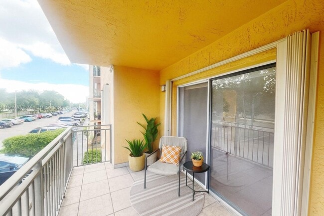 Building Photo - 9340 Fontainebleau Blvd