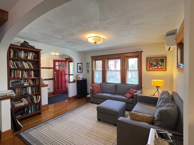 Building Photo - 110 Vassal Ln