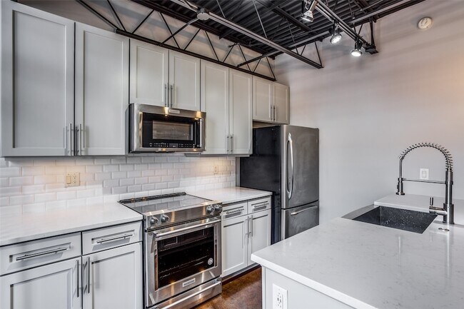 Building Photo - 3110 Thomas Ave