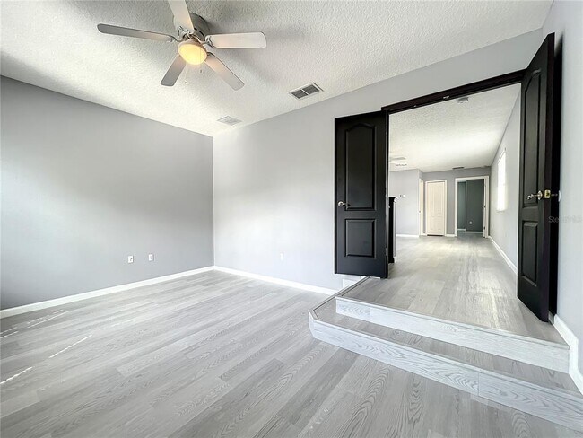 Building Photo - 10041 Oak Quarry Dr