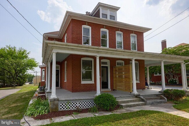 Building Photo - 136 E Harrisburg Ave