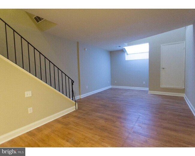 Building Photo - 2031 South St