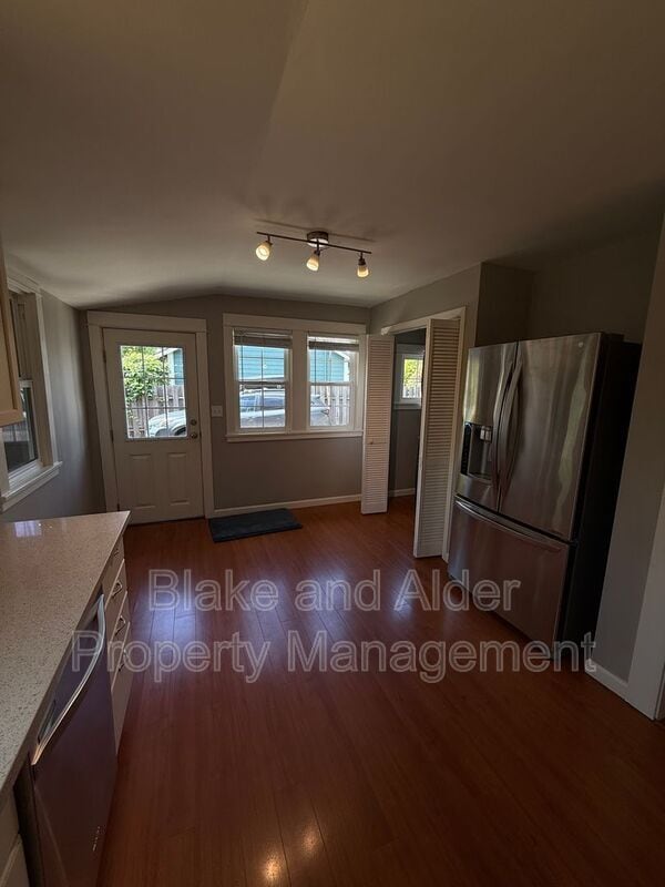 Building Photo - 5916 SE Knapp St