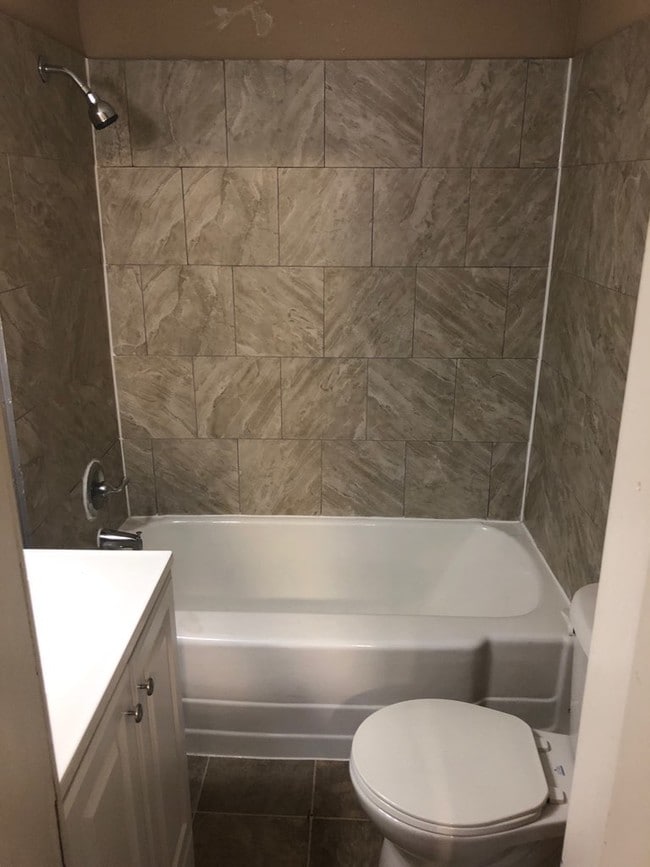 Building Photo - 420 Olive St