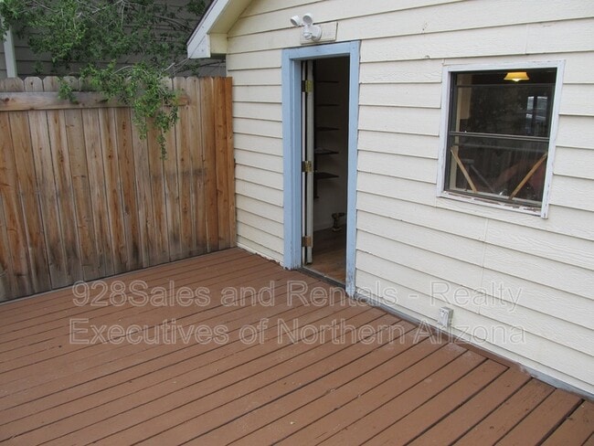 Building Photo - 535 S Ernest St