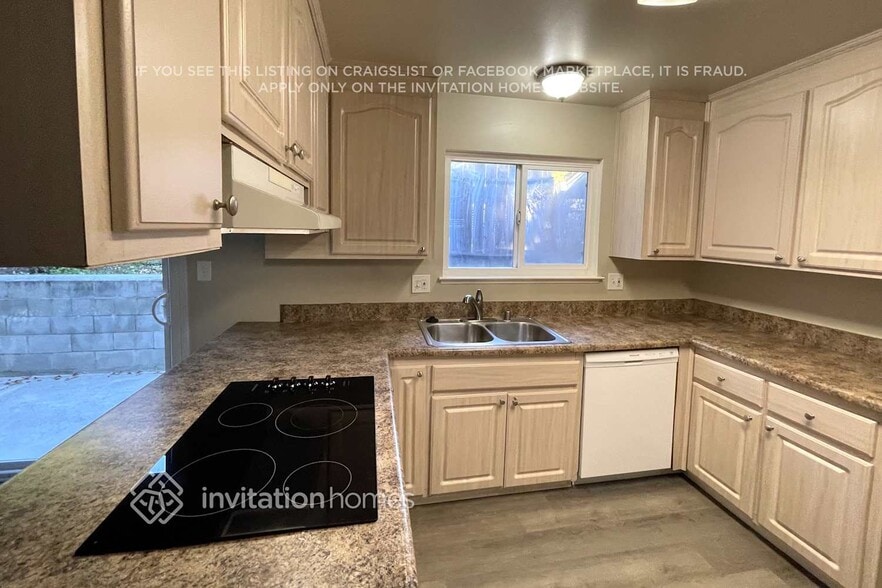 Building Photo - 217 Locust Dr