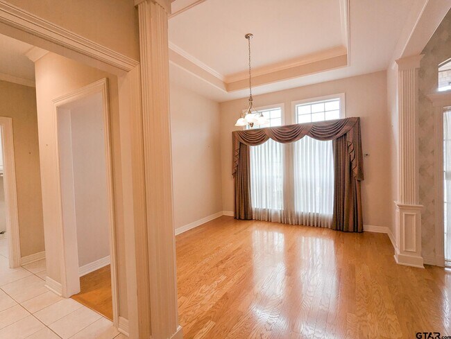 Building Photo - 704 Shiloh Ridge St