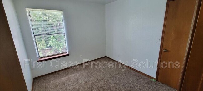 Building Photo - 7407 Kings Manor Ct