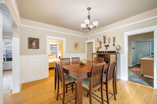 Building Photo - 720 NE 47th St