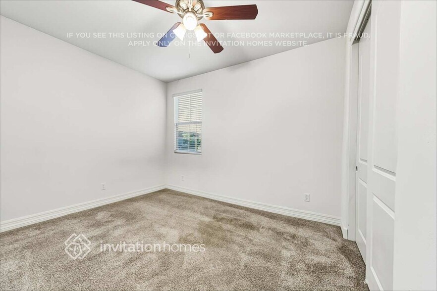 Building Photo - 11417 W Edgemont Ave
