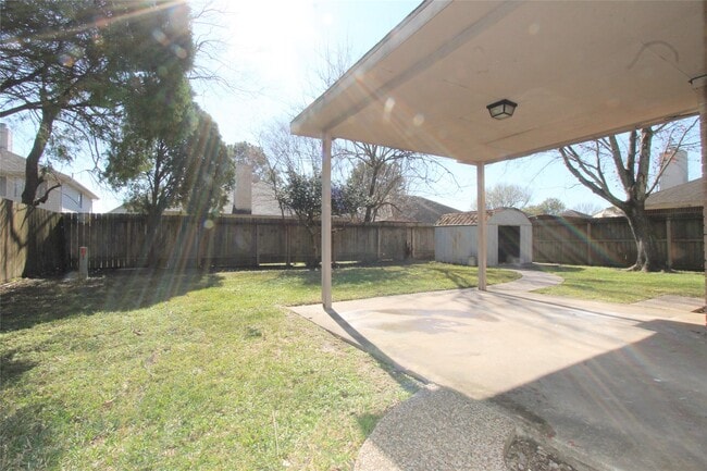 Building Photo - 4611 Silver Fox Dr