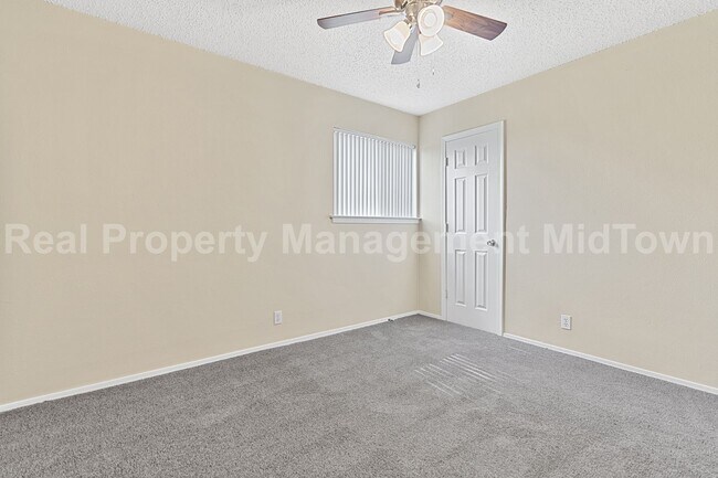 Building Photo - Charming 3-Bedroom Home Just Minutes from ...