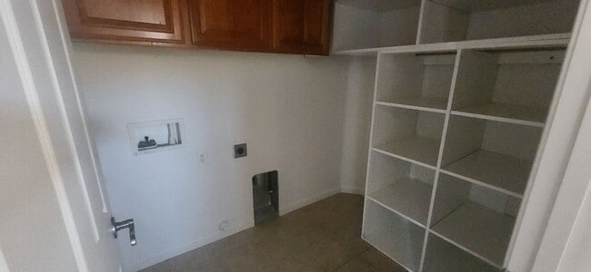 Building Photo - Beautiful 4 Bedroom 2.5 Bathroom Home on Large Lot in Elk Grove