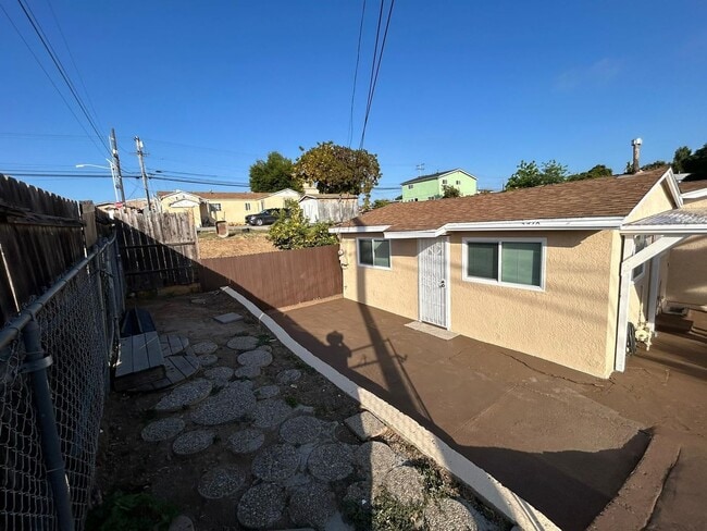 Building Photo - Remodeled 3 Bedroom 2 bath House with Backyard