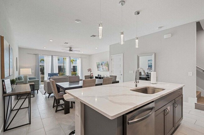 Building Photo - 7916 Draw St