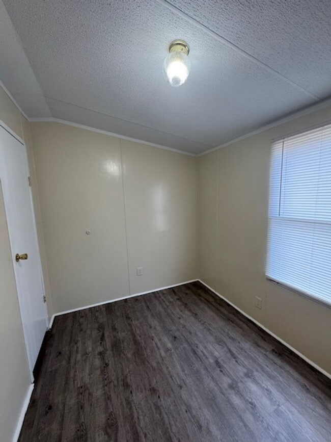 Building Photo - Gordon Road