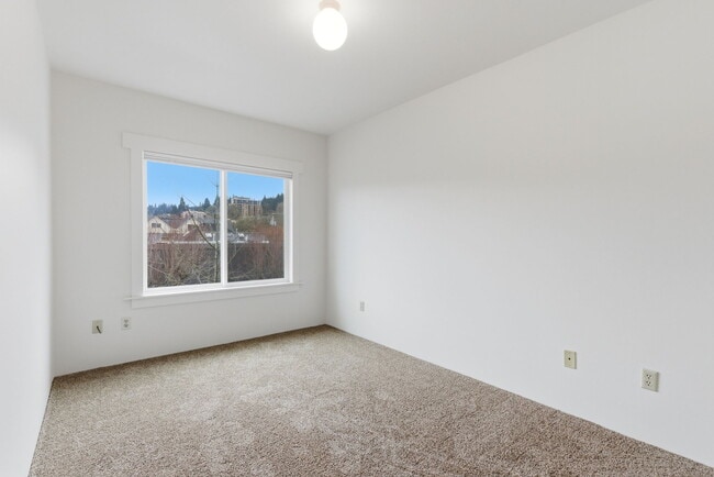 Building Photo - 2275 NW Kearney St