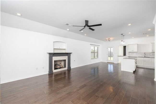 Building Photo - 4405 W Anthem Dr