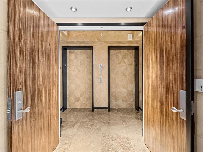 Building Photo - 333 Las Olas Way