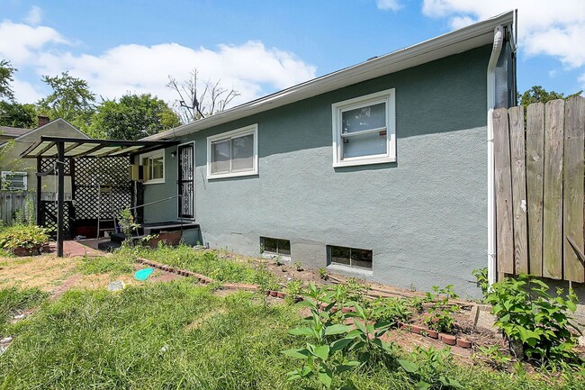 Building Photo - Newly Updated 3 Bedroom Home with Garage &...