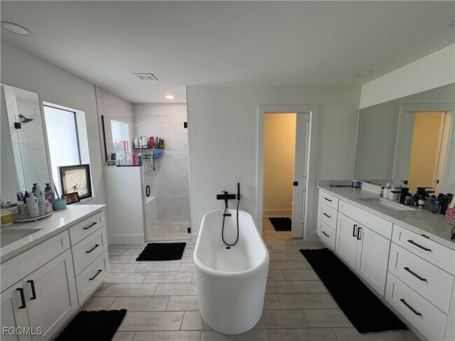 Building Photo - 2606 10th St SW