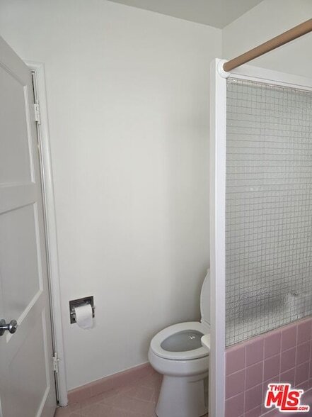 Building Photo - 6243 S Fairfax Ave