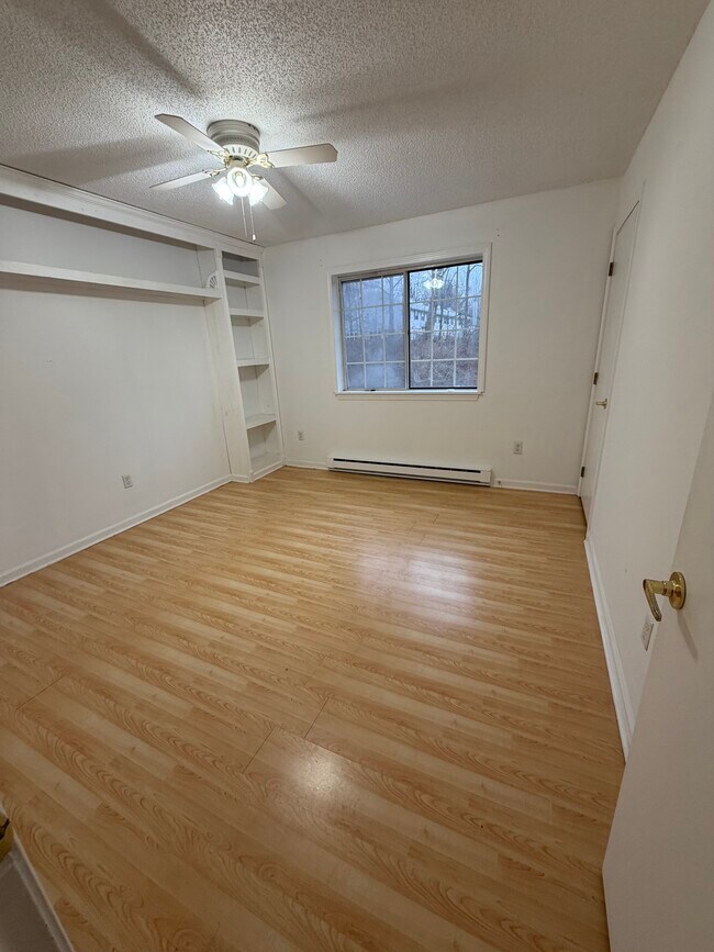 Building Photo - 3199 E Main St