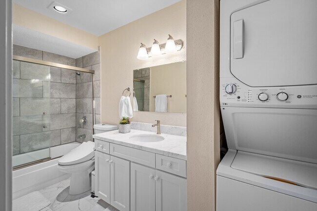 Building Photo - 2475 Underwood St