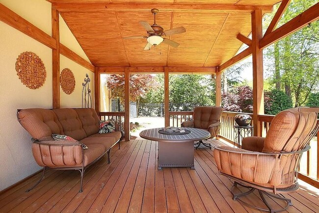 Building Photo - 200 Azalea Cove Ln