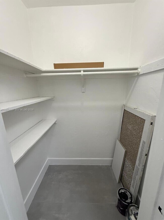 Building Photo - 3450 SW 9th St