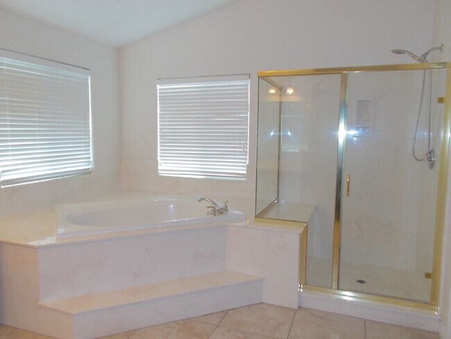 Building Photo - Beautiful 4BR Home with Pool, Loft, and 3-...