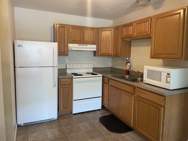 Building Photo - 2817 Colt Dr NE