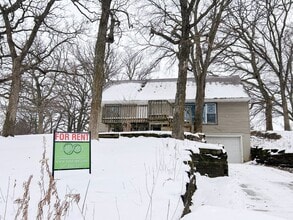 Building Photo - RENT SPECIAL 3-Bedroom Home with Walk-In Closet, Deck & Prime Location Near Shopping