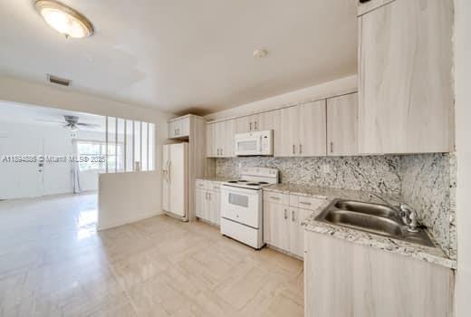 Building Photo - 1350 NE 149th St